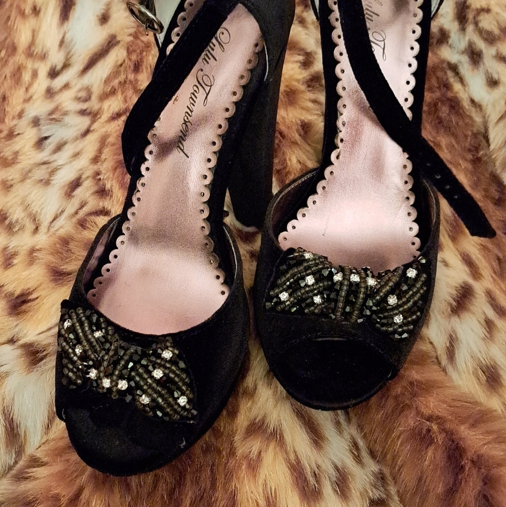 Lulu Townsend NWT platform black velvet heels size 8